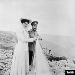 Николай Второй и императрица Александра Федоровна в Крыму. Конец 1909 года