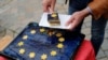 В ходе предвыборной кампании в Германии один из кандидатов угощал избирателей "европейским" тортом
