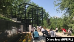 Активисты на территории мемориала «Қасірет». Шымкент, 31 мая 2020 года. 