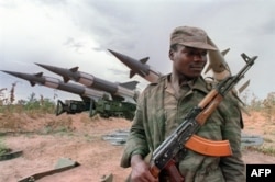 Противники группировки УНИТА, прокоммунистическое правительство Анголы, долгие годы получали советское оружие (фото 1988 года)