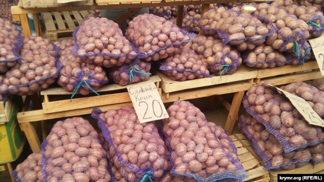 Картофель на керченском рынке