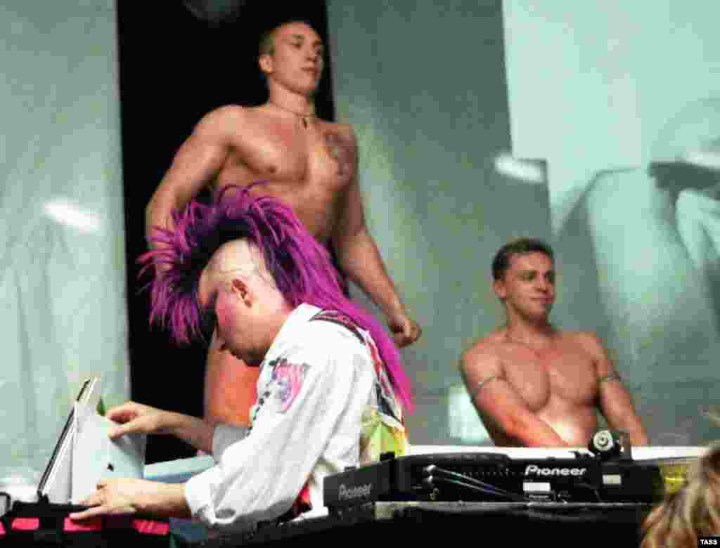 American DJ Tasty Tim hosting a gay dance party at a Moscow club in 2003. Journalist Masha Gessen, who lived in Russia at the time, recalled, &quot;I spent the &#39;90s being pretty much the only publicly out person in the country, and by the 2000s it started getting a little bit better, and by the late 2000s there would be several openly gay people more or less anyplace I worked or went to. So it was a slow process, but it was moving in the right direction.&quot;