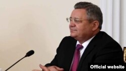 Сергей Кулагин, Алматының Түрксіб ауданына әкім болып тағайындалған Павел Кулагиннің әкесі, Ақмола облысының бұрынғы әкімі.
