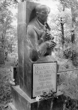 Помнік Францішку Аляхновічу на могілках Росы