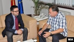 Средба на вицепремиерот за евроинтеграции Фатмир Бесими Борче Давитковски, претседател на ад-хок комисијата за расветлување на настаните на 24 декември 2012 година.