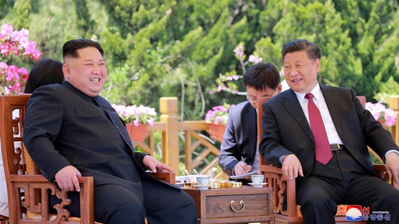 Presidenti kinez lavdëron Kimin pas samitit të mbajtur me Trumpin