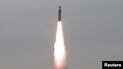 Один из предыдущих запусков северокорейской баллистической ракеты с подводной лодки.