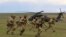 Iskrcavanje britanskih vojnika iz američkog vojnog helikoptera tokom NATO-ove vojne vježbe Wind Spring 15 u Rumuniji (fotoarhiv)