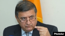 Armenia - Gagik Jahangirian, a parliament deputy from the opposition Armenian National Congress (HAK), at a news conference in Yerevan, 26Sep2012.