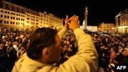 В Грузии отмечают предполагаемую победу оппозиционной коалиции на парламентских выборах. Тбилиси, 1 октября 2012 года. 