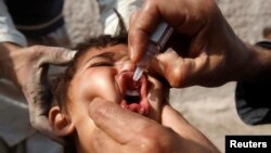 Vaksinimi kundër poliomelitit - foto ilustruese