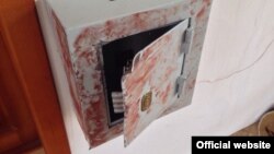Взломанный сейф с пожертвованиями мечети в пгт. Октябрское