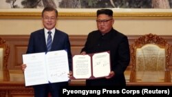 Հարավային Կորեայի և Հյուսիսային Կորեայի նախագահները համաձայնագրի ստորագրումից հետո, Փհենյան, 19-ը սեպտեմբերի, 2018թ.