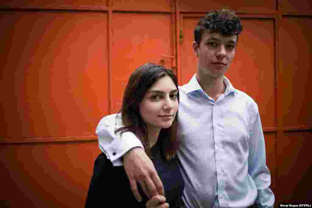 Shaghik Matevosian, student, with her fiance Matty Griffioen Bulgaria They came to Yerevan to make a documentary about protests in Armenia since 1998, and found themselves in the heart of the protests. She says: “As a person who has been involved in protests since I was 15, it's especially important for me to have legal and democratic justice."