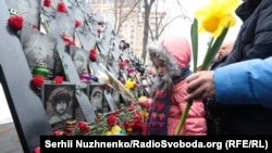 Біля меморіалу героям Небесної сотні у Києві, лютий 2017 року
