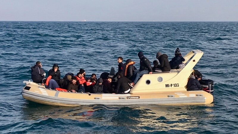 Брод со мигранти потона кај Бодрум, девет исчезнати 