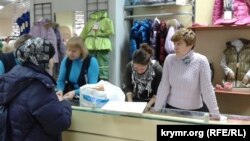 Kiyevde köçip kelgenlerniñ balalarına Qırım diasporası urba ve ilâc almağa yardım etti