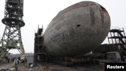 Російський атомний підводний човен на заводі «Зірка»