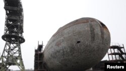 Российская атомная подводная лодка на заводе «Звезда».
