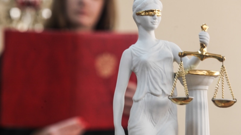Суд в Саках признал экс-полицейского виновным в получении взятки