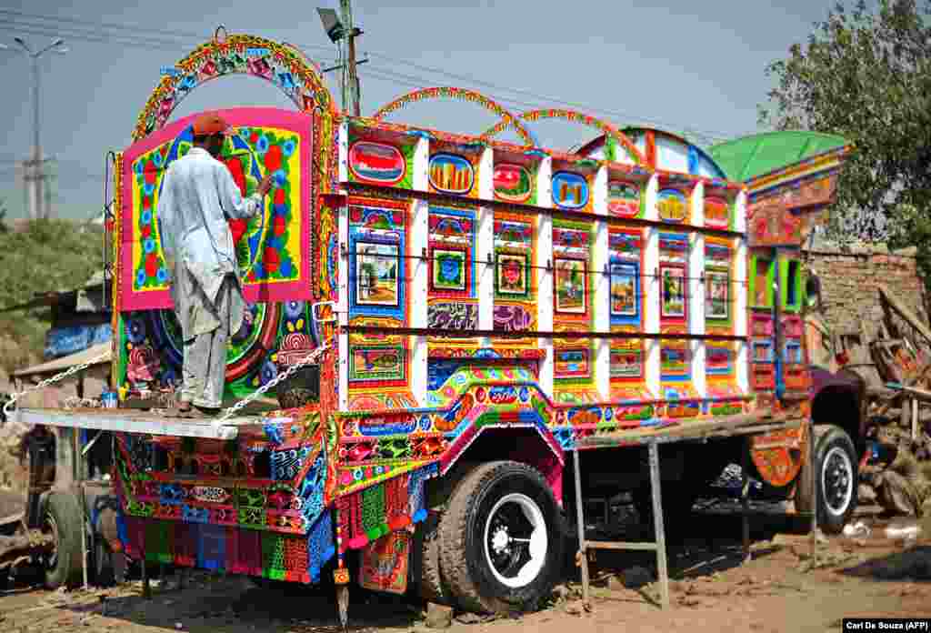 The finishing touches being daubed onto a jingle truck in Rawalpindi. Finely detailed trucks like this can take weeks to complete.