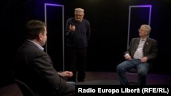 Igor Munteanu, Vasile Botnaru și Ion Jigău în studioul Europei Libere de la Chișinău.