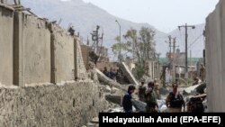Avganistanske bezbednosne snage na mestu nesreće