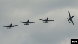 Avioane americane A-10 Thunderbolt la manevrele militare comune cu forțele române „Dacian Thunder 2015”, baza aeriană Câmpia Turzii, aprilie 2015.