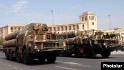 The ministers did not mention prospective arms deals or the controversy over a 2007 contract to deliver the Russian S-300 air-defense system to Iran, which Moscow has not supplied amid objections by the United States and Israel.