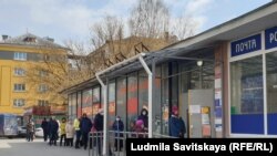 Очередь на почту на Рижском проспекте в Пскове