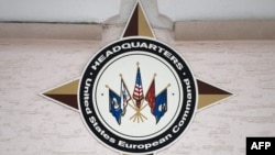 Логото на Европската команда на САД (EUCOM) во нејзиното седиште во Штутгарт