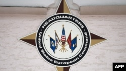 Logo Evropske komande SAD (EUCOM) u njenom sedištu u Štutgartu, 3. maj 2016.