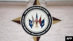Logoja e Komandës Evropiane të SHBA-së (EUCOM) në selinë e saj në Shtutgart.