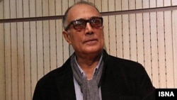 عباس کیارستمی تنها فیلمساز سینمای ایران است که موفق به دریافت جایزه نخل طلا از جشنواره کن شده است.