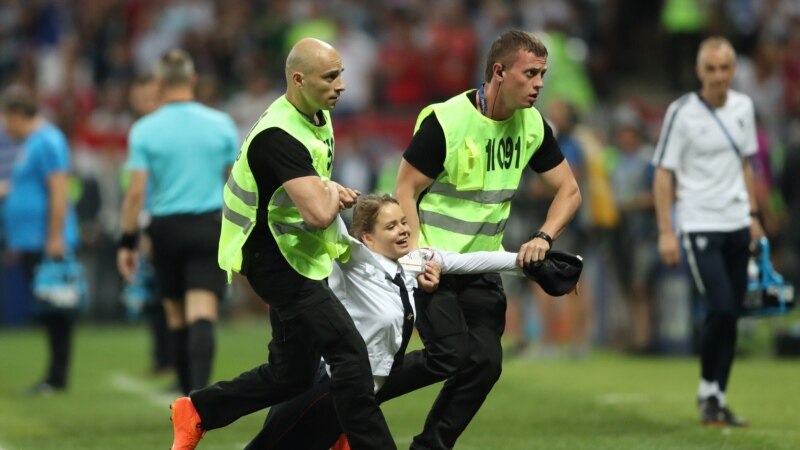 В Москве арестовали участницу Pussy Riot за акцию на Чемпионате мира по футболу