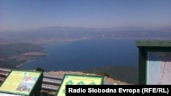 Поглед на Охридско Езеро од планината Галичица. 