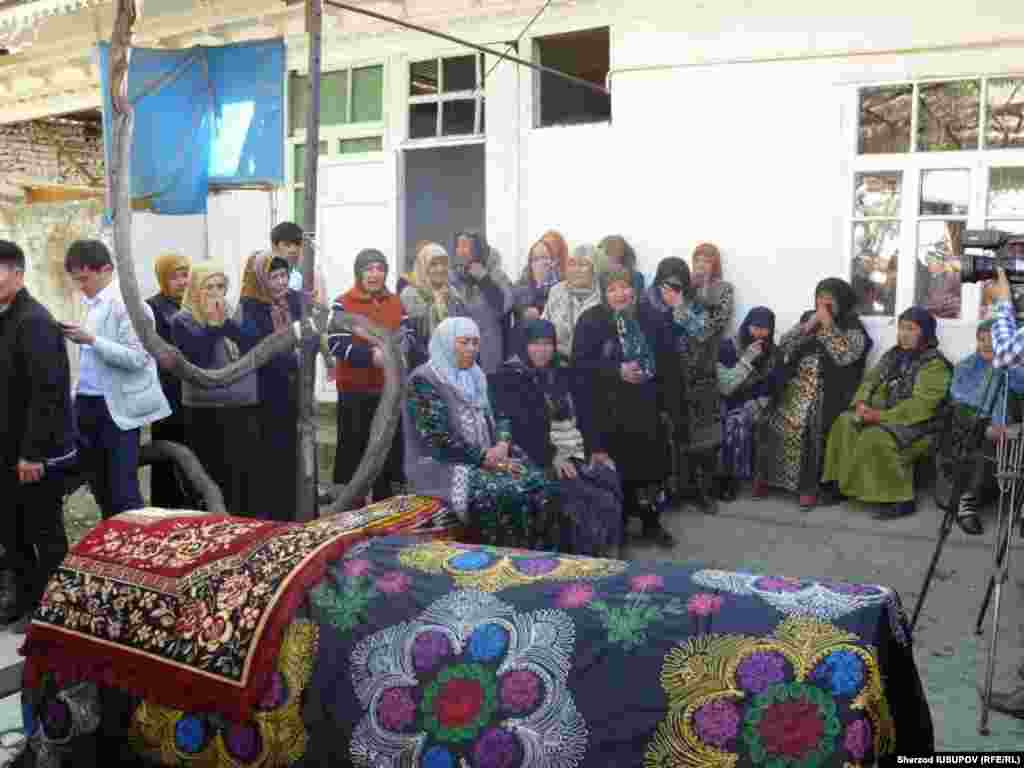 Kyrgyzstan - Osh funeral of victims of a car accident