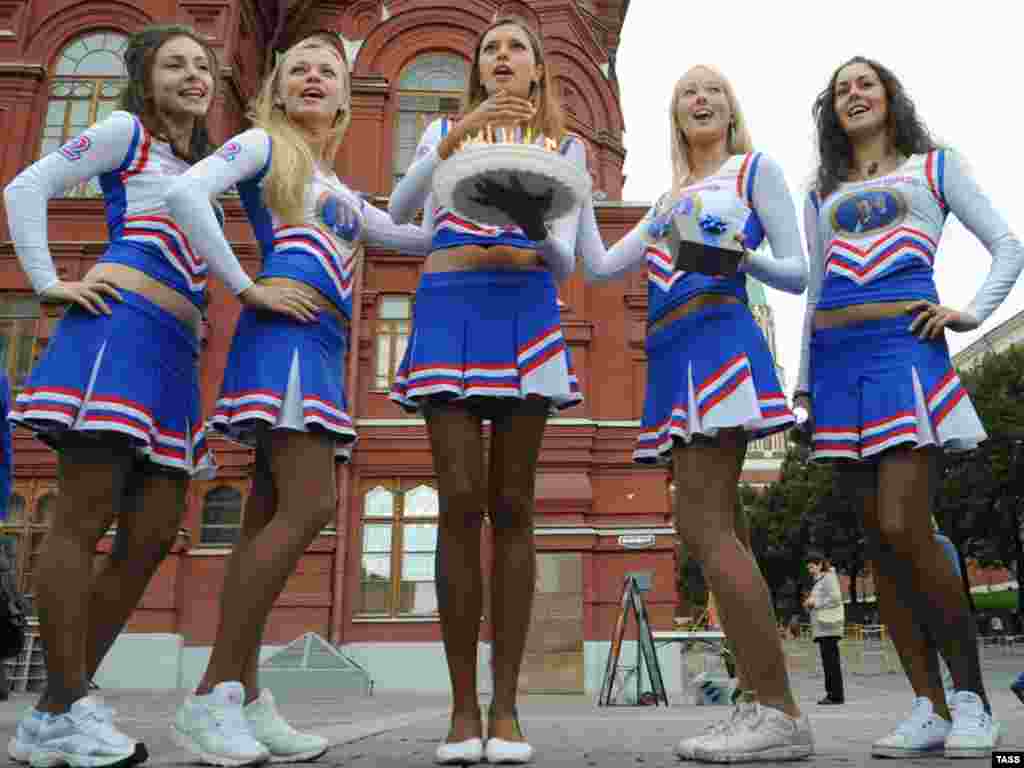 Pro-Kremlin youth movement activists in one of Moscow's central squares marked President Dmitry Medvedev's 46th birthday by suggesting people send him online congratulations. (Photo by Maksim Shemetov) 