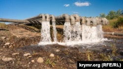 Временный трубопровод из Тайганского в Симферопольское водохранилище, архивное фото