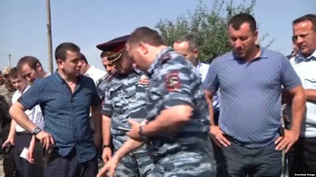 Республиканское руководство говорит, что эта мера применялась предками чеченцев и что это воля народа, который не желает жить в одном селе с семьей преступника. фото: "Кавказский узел"