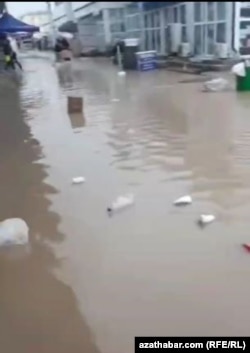 Daşoguzda "Baý bazary" suw aldy. 11-nji oktýabr