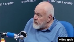 Кримський політолог Андрій Никифоров у студії радіо «Спутник в Крыму», скриншот із відео