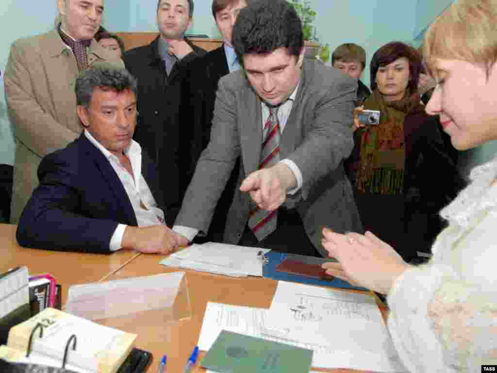 Борис Немцов подал документы на регистрацию кандидатом в мэры Сочи
