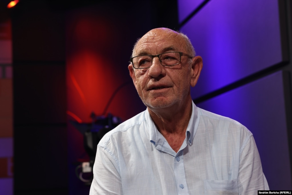 Imer Rusinovci gjatë bisedës me Radion Evropa e Lirë.