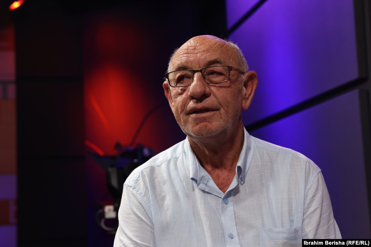 Imer Rusinovci gjatë bisedës me Radion Evropa e Lirë.