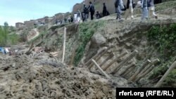 Бадахшан вилаятендә халык җир астында калган туганнарын эзли