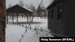 Імітацію концтабору створили в декораціях, що залишилися від зйомок фільму, на території колишнього піонерського табору