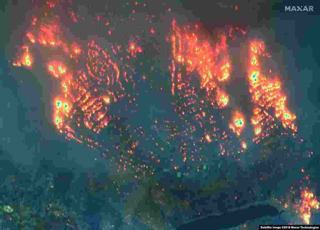 U.S. -- Satellite image shows fires in Paradise Pines, California, on November 9, 2018