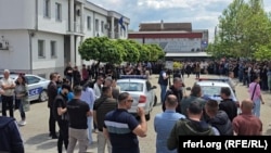 Zaposleni u Domu zdravlja Gračanica protestuju zbog hapšenja direktorke Mirjane Dimitrijević, 20. maj 2026.