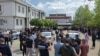 Zaposleni u Domu zdravlja Gračanica protestuju zbog hapšenja direktorke Mirjane Dimitrijević, 20. maj 2026.